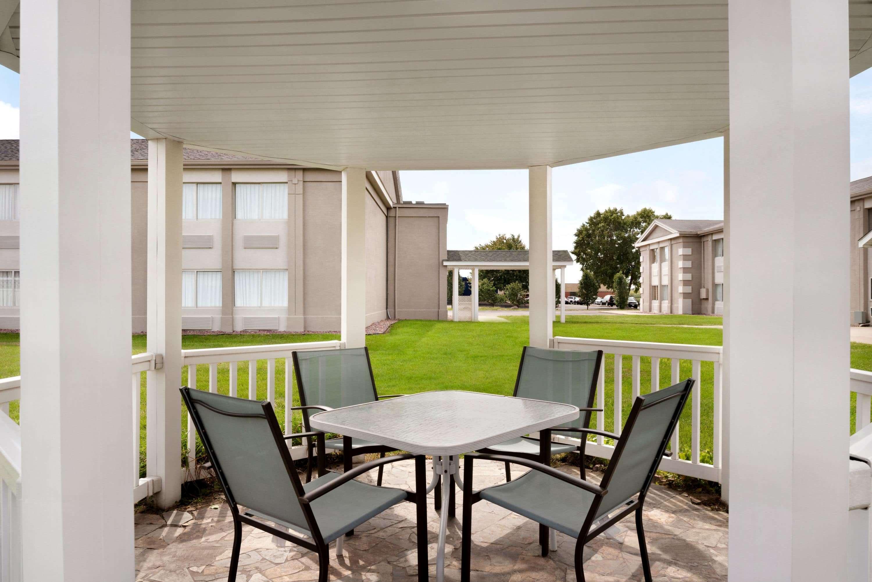 Baymont By Wyndham Des Moines North Hotel Exterior foto